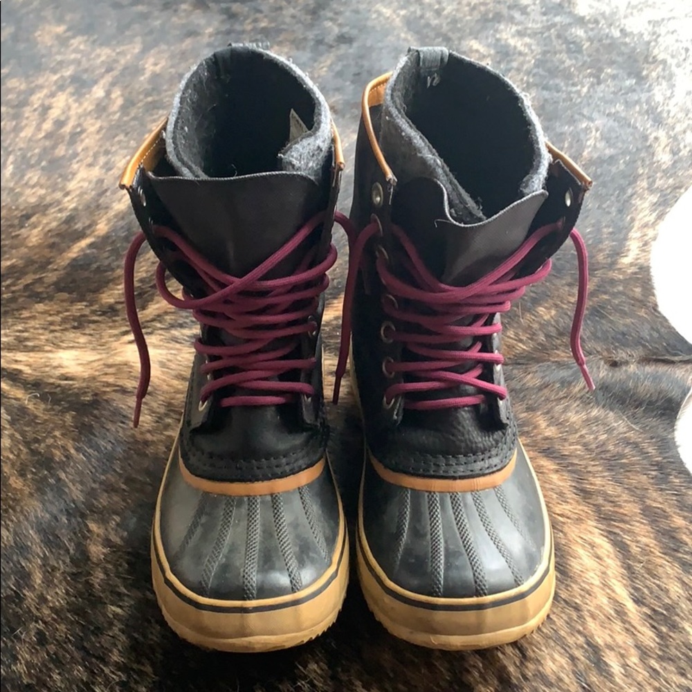 Sorel winter waterproof boots with removable sock
